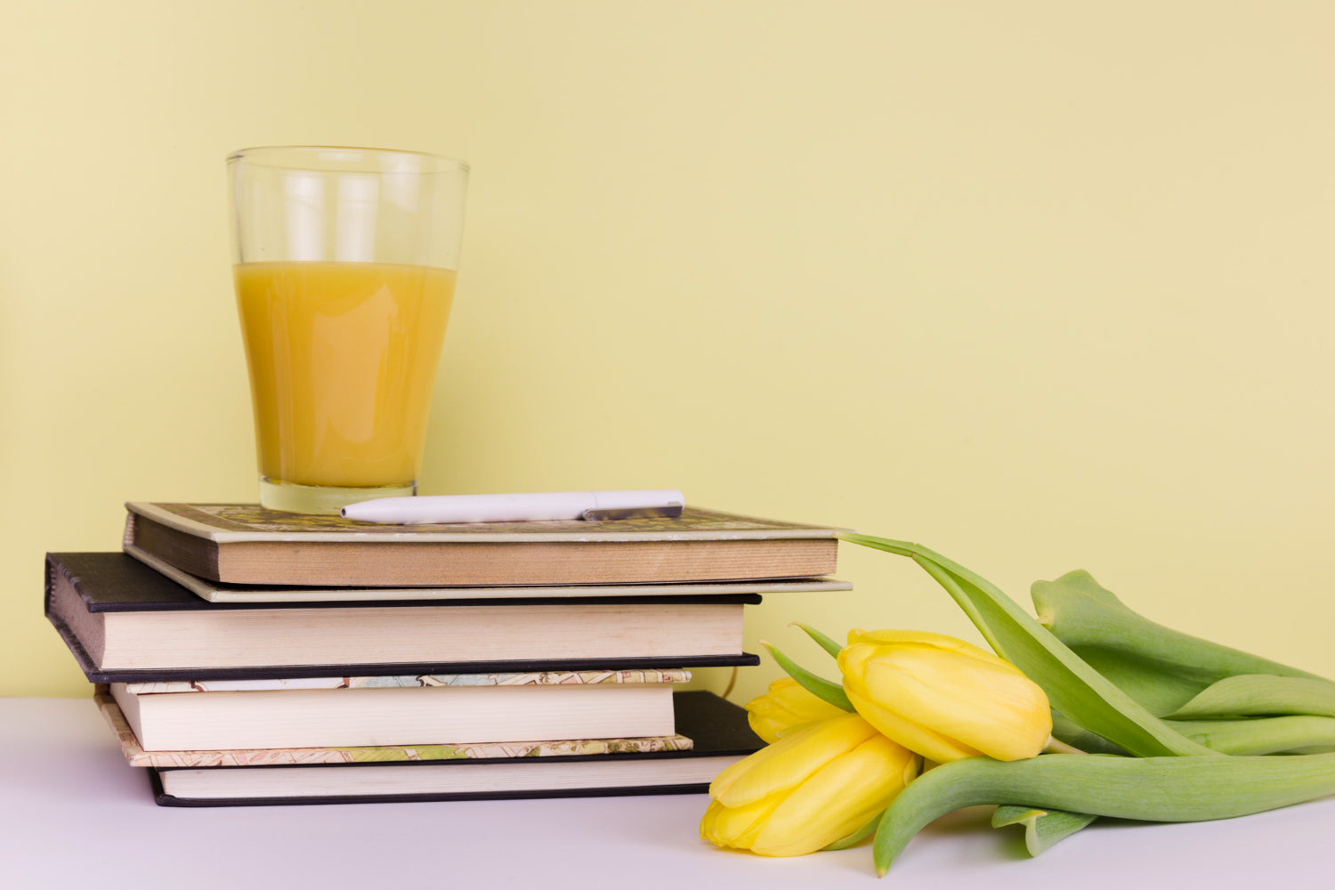 Açım Aç Kitabı ile Diyetlerinize Yeni Bir Soluk Katın!