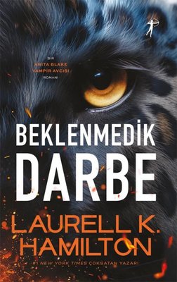 Beklenmedik Darbe - Bir Anita Blake Vampir Avcısı Romanı | Artemis Yayınları (İnce Kapak)