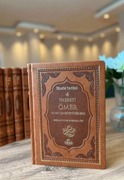 II. Halife Hz. Ömer ra. Hayatı, Şahsiyeti ve Dönemi (Termo Deri) - Prof. Ali Muhammed Sallabi kitap kapağı