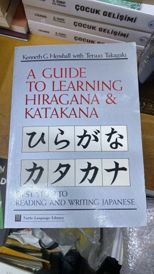A GUIDE TO LEARNING HIRAGANA and KATAKANA - Kenneth G. Henshall kitap kapağı