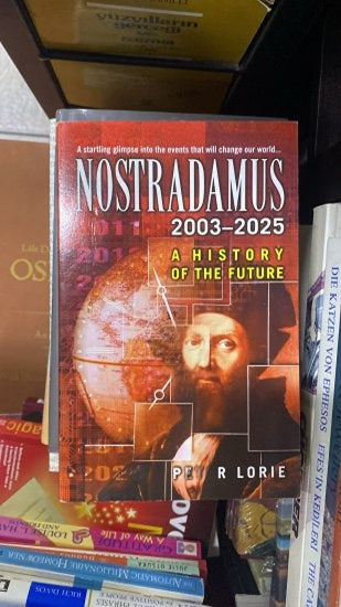 Nostradamus: 2003- 2025: A History of the Future - Peter Lorie kitap kapağı