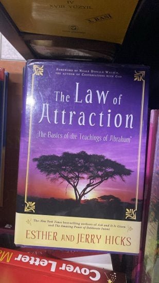 he Law of Attraction: The Basics of the Teachings of Abraham - Esther Hicks Jerry Hicks kitap kapağı