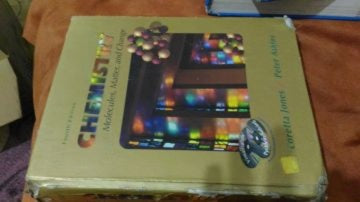 CHEMISTRY - Molecules, Matter and Change / CD ilaveli - LORETTA JONES - PETER ATKINS kitap kapağı