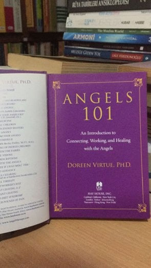Angels 101: An Introduction to Connecting, Working, and Healing with the Angels - Doreen Virtue kitap kapağı