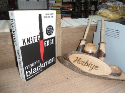 Knife Edge: Book 2 - Malorie Blackman kitap kapağı