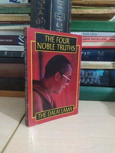 The Four Noble Truths - Dalai Lama kitap kapağı