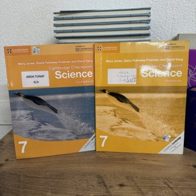 Cambridge Checkpoint Science 7 Coursebook + Workbook (2 kitap) - M.Jones&D.Fellowes& Freeman&D.Sang kitap kapağı