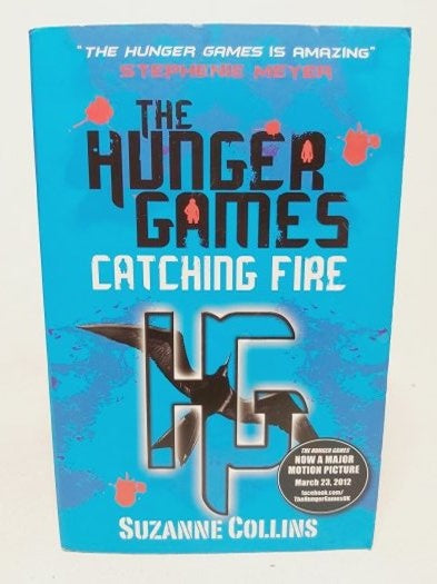 Catching Fire Hunger Games Book 2 - Suzanne Collins kitap kapağı