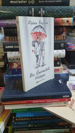 Bir Üniversiteli Hikayesi - Atahan Başaran kitap kapağı