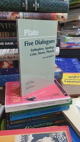 Fıve Dıalogues : Euthyphro, Apology, Crıto, Meno, Phaedo - PLATO kitap kapağı