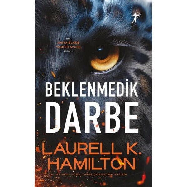 Beklenmedik Darbe - Bir Anita Blake Vampir Avcısı Romanı | Artemis Yayınları (İnce Kapak)