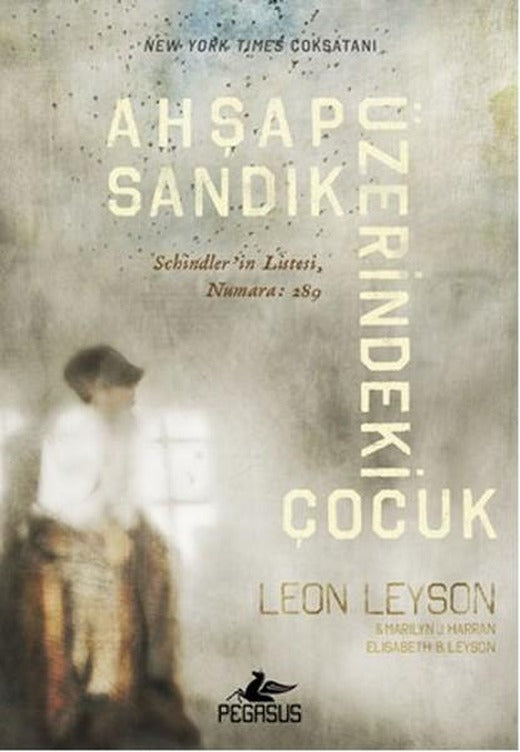 Ahşap Sandık Üzerindeki Çocuk | Pegasus (İnce Kapak)