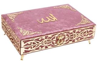 İkra Serisi Kadife Kaplamalı Ahşap Plaket Kut Çanta Boy Bilgisayar Hatlı Arapça Kadife Kuran-ı Kerim + Namaz Başörtüsü + Cam İnci Tesbih + Taşıma Çantası Hediye Seti Gül Kurusu (90254) | Furkan Neşriyat (Ciltsiz) - Resim 1