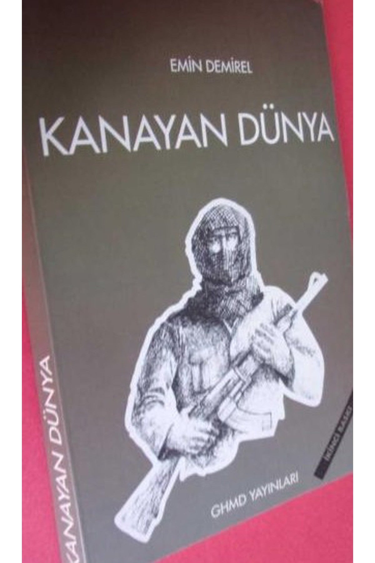 Kanayan Dünya - Emin Demirel (1997 Basım) kitap kapağı