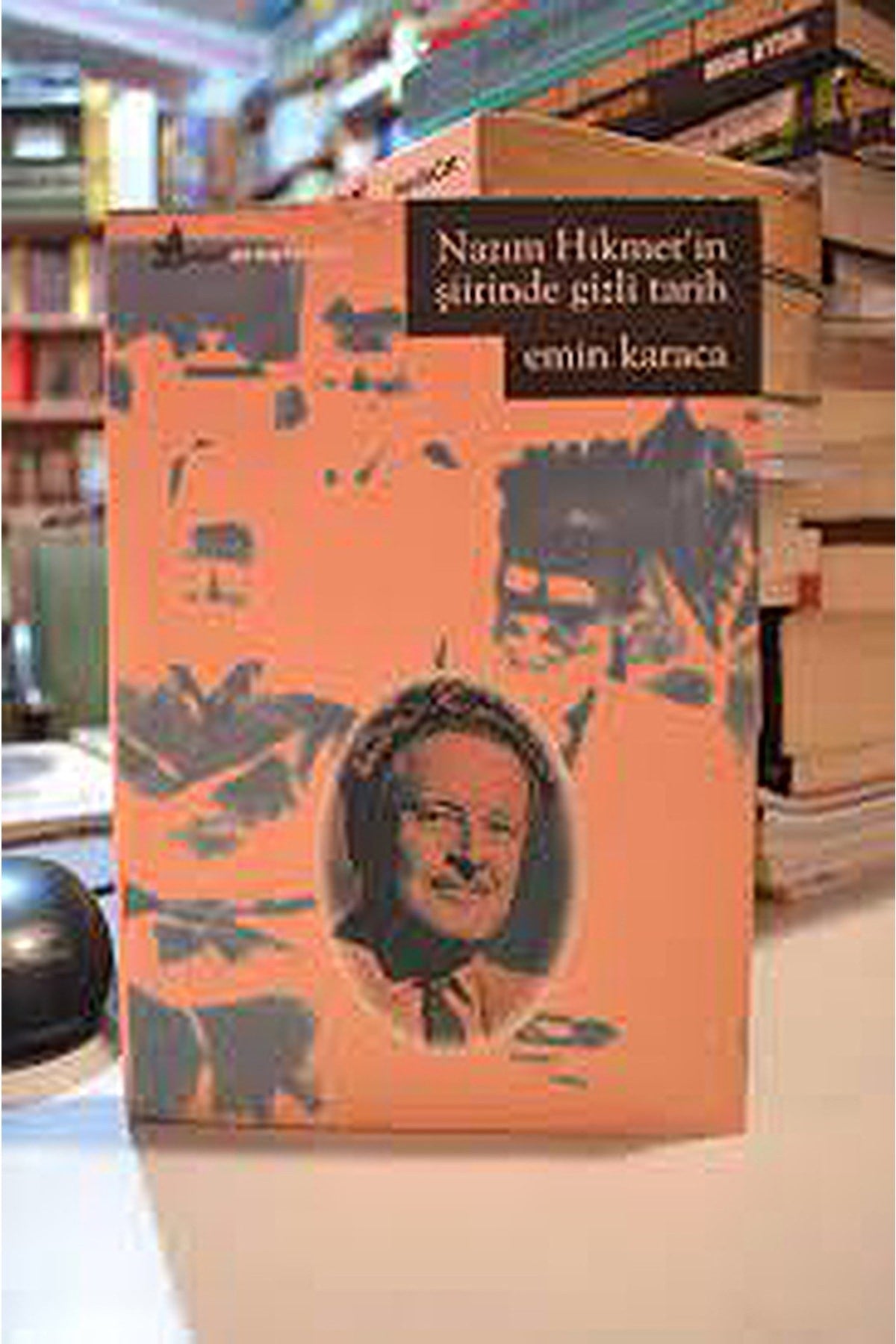 Nazım Hikmet'İn Şiirinde Gizli Tarih Emin Karaca - Emin Karaca kitap kapağı