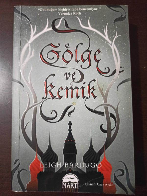 Gölge ve Kemik - Leigh Bardugo kitap kapağı