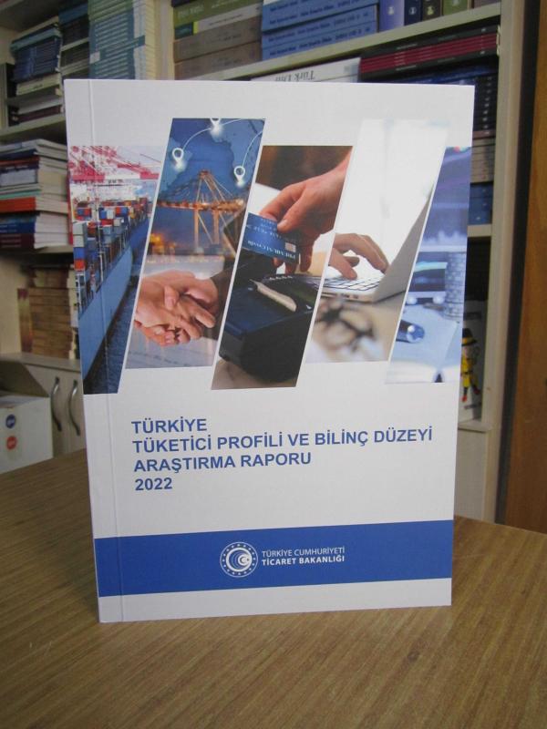 T.C. Ticaret Bakanlığı Tüketicinin Korunması ve Piyasa Gözetimi Genel Müdürlüğü / Türkiye Tüketici Profili ve Bilinç Düzeyi Araştırma Raporu 2022 - Komisyon kitap kapağı