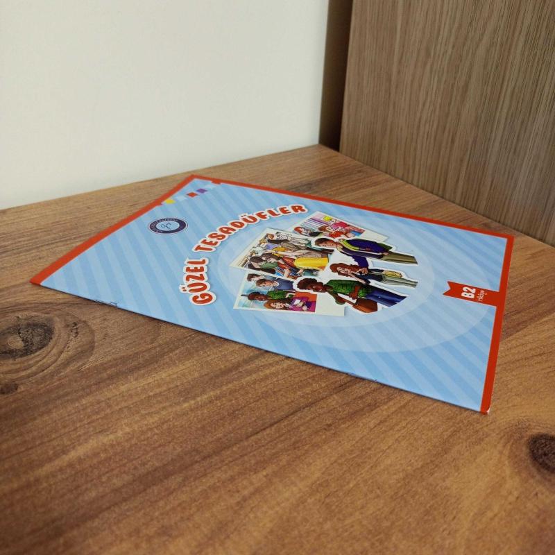 Tömer Gazi B2 Hikaye - Güzel Tesadüfler - Kollektif kitap kapağı