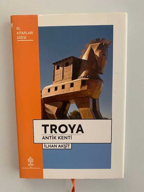 Troya Antik Kenti - İlhan Akşit kitap kapağı