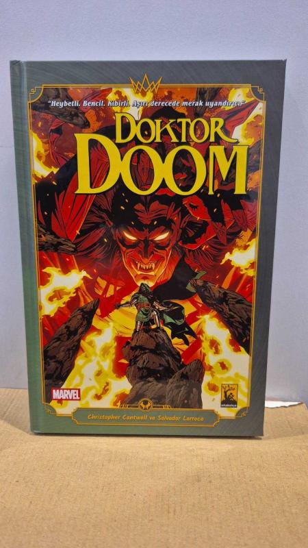Doktor Doom HC [Sert Kapak, Özel Edisyon] - Christopher Cantwell, Salvador Larroca kitap kapağı