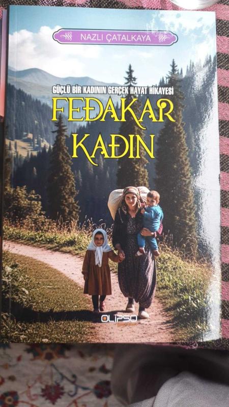 Fedakar Kadın - Nazlı Çatalkaya kitap kapağı