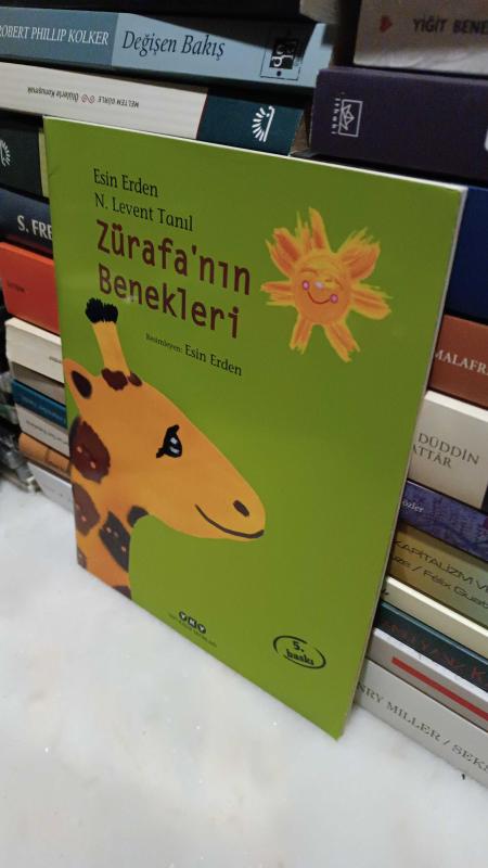 Zürafa Pupa - Zeynep Birsin kitap kapağı