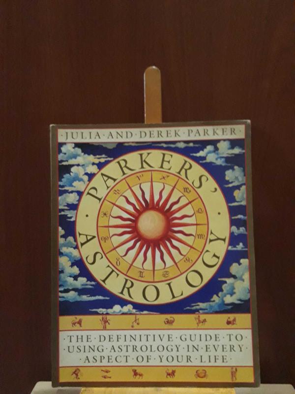 Parkers' Astrology: The Definitive Guide to Using Astrology in Every Aspect of Your Life - Derek Parker, Julia Parker kitap kapağı