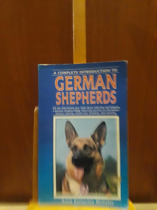 A Complete Introduction to * German Shepherds - Anna Katherine Nicholas kitap kapağı