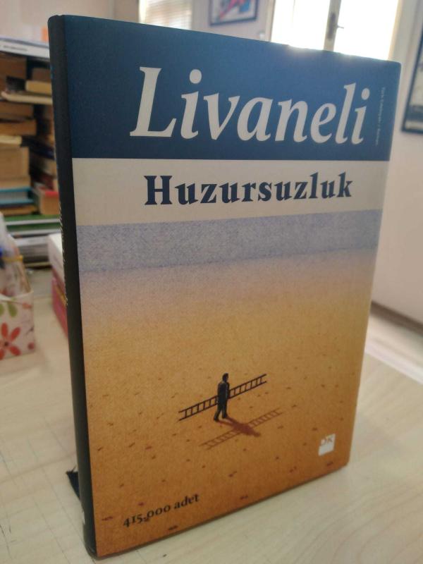Huzursuzluk (Ciltli) - Zülfü Livaneli kitap kapağı
