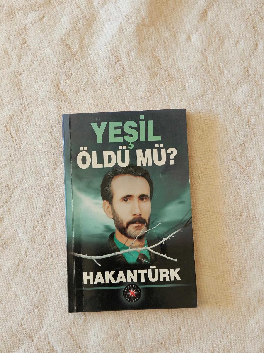Yeşil Öldü Mü? - Hakan Türk - Akademi TV - Hakan Türk kitap kapağı