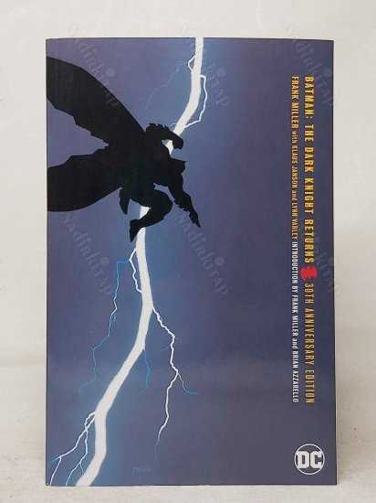 Batman: The Dark Knight Returns - Frank Miller kitap kapağı