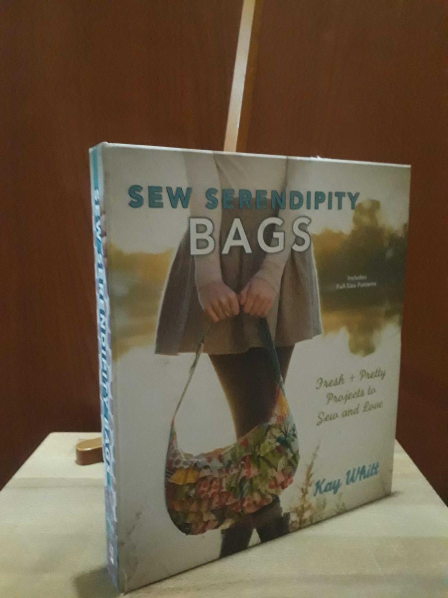 Sew Serendipity Bags: Fresh and Pretty Projects to Sew and Love [ CİLTLİ ] - Kay Whitt kitap kapağı
