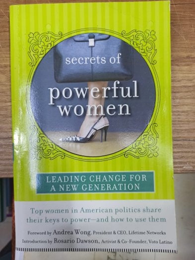 Secrets of Powerful Women: Leading Change for a New Generation - Andrea Wong, Rosario Dawson kitap kapağı