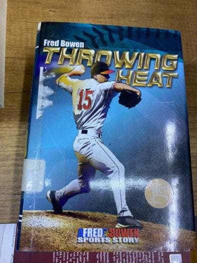 THROWING HEAT by Fred Bowen kitap kapağı