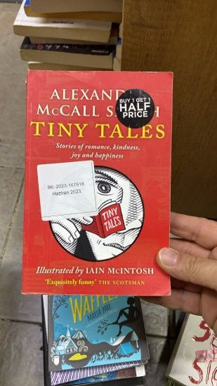 Tiny Tales: Stories of Romance, Ambition, Kindness, and Happiness - Alexander McCall Smith kitap kapağı