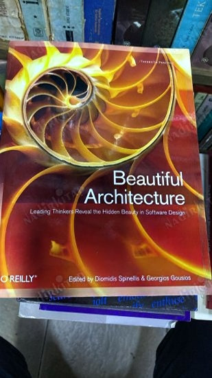 Beautiful Architecture: Leading Thinkers Reveal the Hidden Beauty in Software Design - Diomidis Spinellis - Georgios Gousios ( kitap kapağı