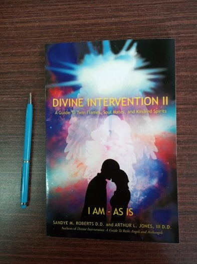 Divine Intervention II: A Guide To Twin Flames, Soul Mates, and Kindred Spirits - Sandye M. Roberts-Arthur L. Jones kitap kapağı