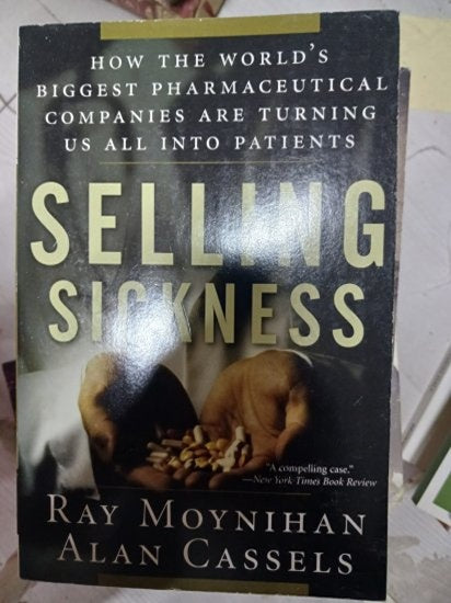 Selling Sickness '' How The World's Biggest Pharmaceutical Companies Are Turning Us All Into Patients '' - Ray Moynihan - Alan Cassels kitap kapağı