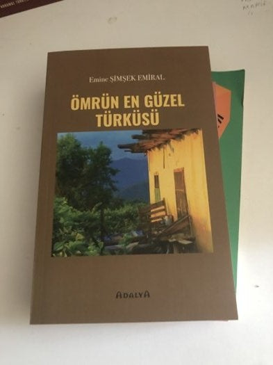 Ömrün En Güzel Türküsü - Emine Şimşek Emiral - Emine Şimşek Emiral kitap kapağı