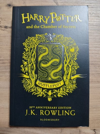 Harry Potter and the Chamber of Secrets - Hufflepuff Edition - J. K. Rowling kitap kapağı