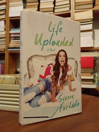 Life Uploaded [CİLTLİ ŞÖMİZLİ] - Sierra Furtado kitap kapağı