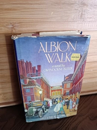Albion Walk ciltli şömizli - Gwendoline Butler kitap kapağı