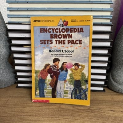 Encyclopedia Brown Sets the Pace - Donald J. Sobol kitap kapağı