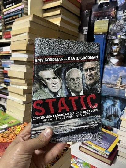 Static: Government Liars, Media Cheerleaders, and the People Who Fight Back - AMY GOODMAN , DAVID GOODMAN kitap kapağı