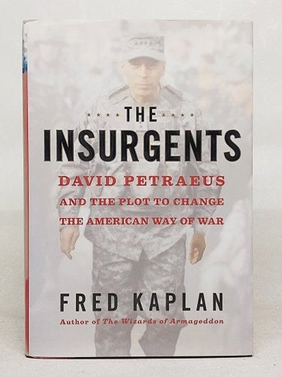The Insurgents: David Petraeus and the Plot to Change the American Way of WAR {İsyancılar] - Fred Kaplan kitap kapağı