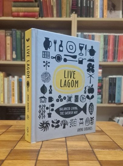 Live Lagom: Balanced Living The Swedish Way - Anna Brones kitap kapağı