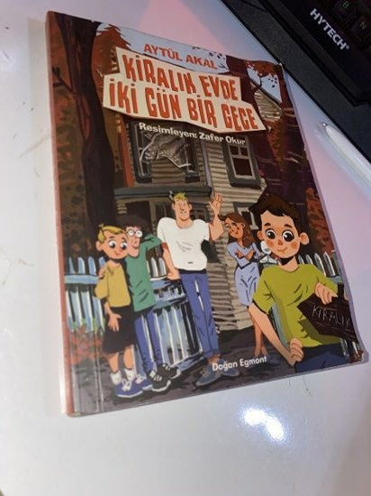 Kiralık Evde İki Gün Bir Gece - Aytül Akal kitap kapağı