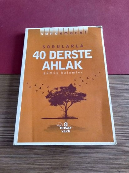 Sorularla 40 Derste Ahlak - GÜMÜŞ KALEMLER EKİBİ kitap kapağı