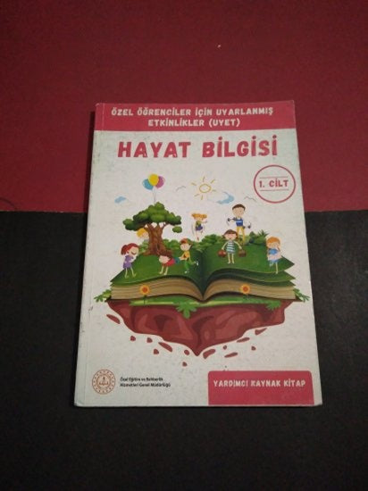 Özel Öğrenciler için Uyarlanmış Etkinlikler ( UYET ) Hayat Bilgisi 1. Cilt Yardımcı Kaynak Kitap (2023) - Komisyon kitap kapağı