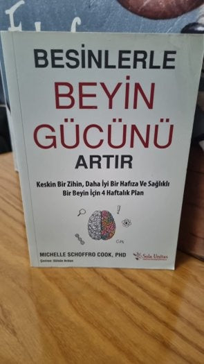 Besinlerle Beyin Gücünü Artır - Michelle Schoffro Cook - Sola Unitas - Michelle Schoffro Cook kitap kapağı